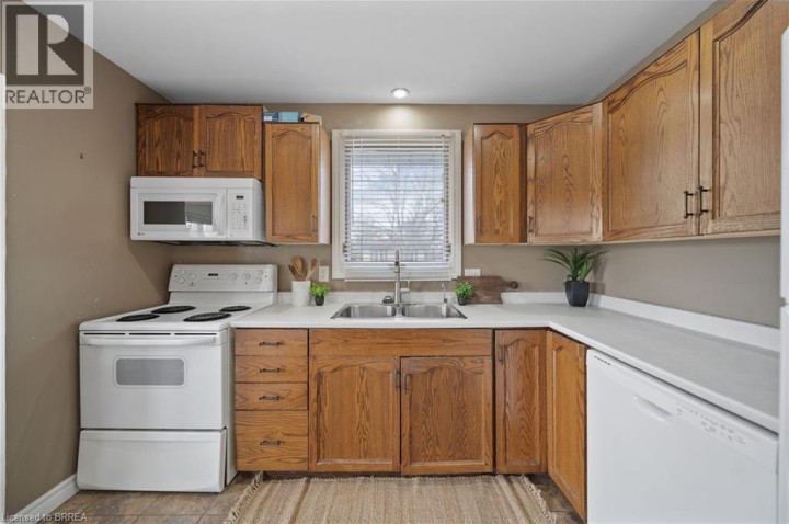 Photo 14 at 1 Osijek Crescent, Brantwood Park, Brantford