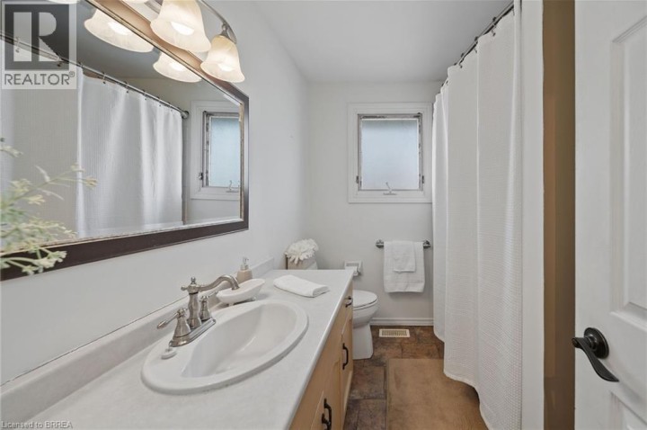 Photo 18 at 1 Osijek Crescent, Brantwood Park, Brantford