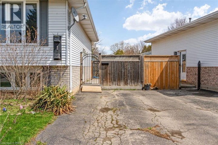 Photo 6 at 1 Osijek Crescent, Brantwood Park, Brantford