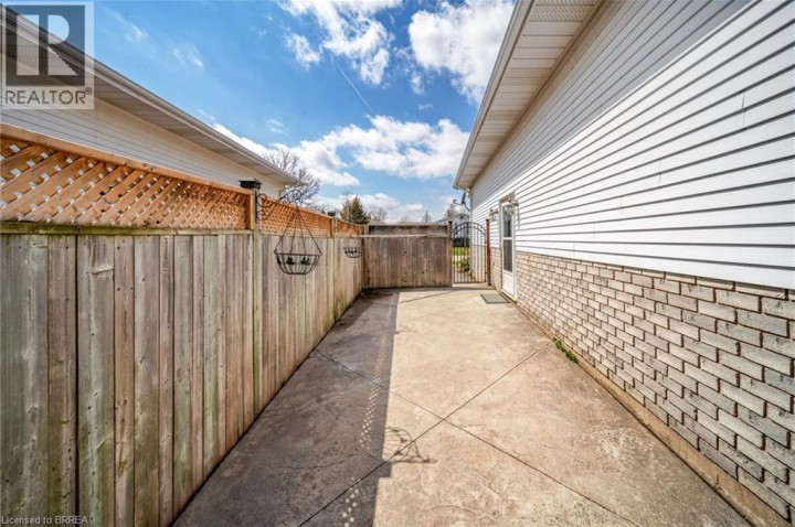Photo 7 at 1 Osijek Crescent, Brantwood Park, Brantford