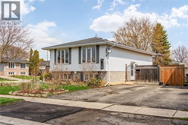 Photo 2 at 1 Osijek Crescent, Brantwood Park, Brantford