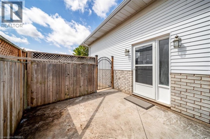 Photo 4 at 1 Osijek Crescent, Brantwood Park, Brantford