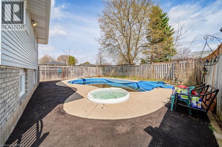 Photo 35 at 1 Osijek Crescent, Brantwood Park, Brantford