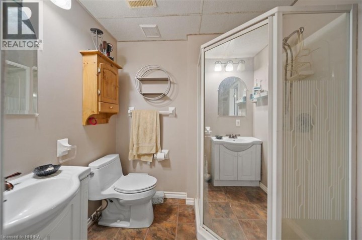 Photo 32 at 1 Osijek Crescent, Brantwood Park, Brantford