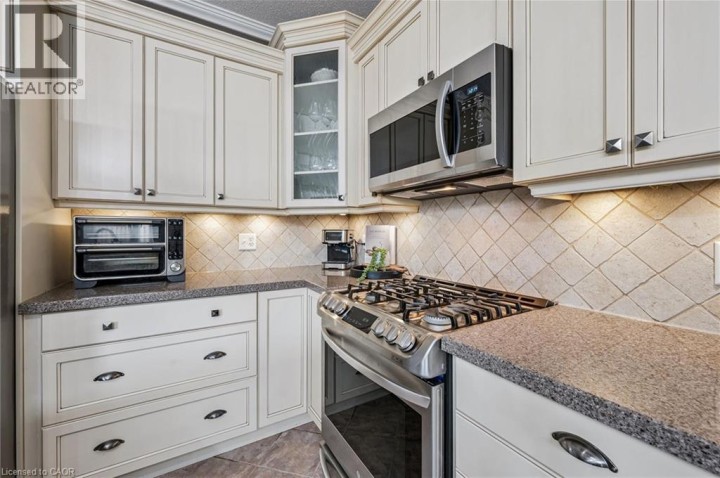Photo 16 at 707 Commonwealth Crescent, Laurentian Hills / Country Hills W, Kitchener