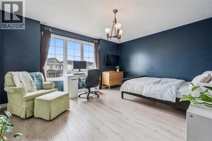 Photo 21 at 707 Commonwealth Crescent, Laurentian Hills / Country Hills W, Kitchener