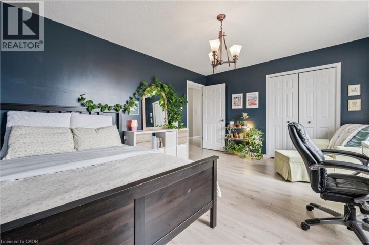 Photo 22 at 707 Commonwealth Crescent, Laurentian Hills / Country Hills W, Kitchener