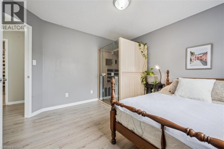 Photo 24 at 707 Commonwealth Crescent, Laurentian Hills / Country Hills W, Kitchener