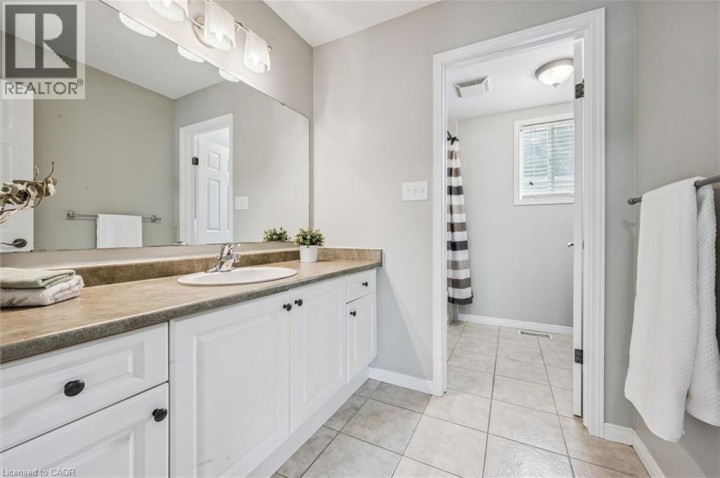 Photo 27 at 707 Commonwealth Crescent, Laurentian Hills / Country Hills W, Kitchener