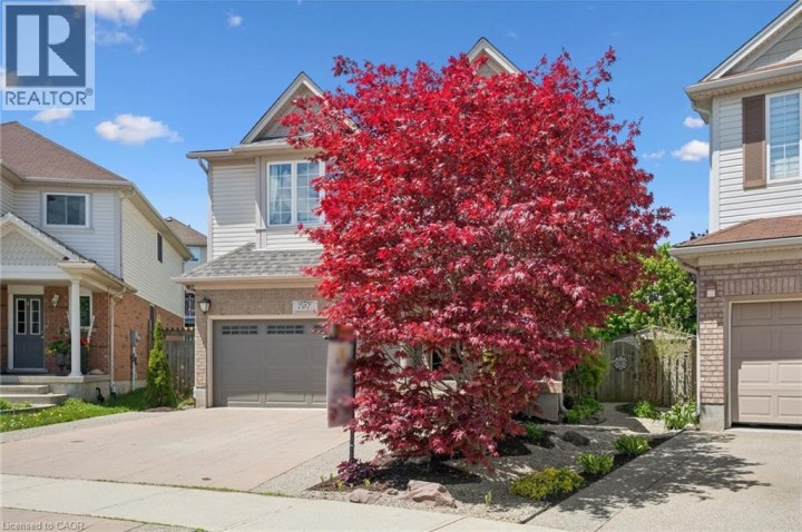 Photo 3 at 707 Commonwealth Crescent, Laurentian Hills / Country Hills W, Kitchener
