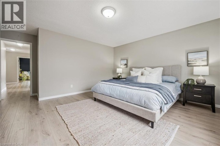Photo 31 at 707 Commonwealth Crescent, Laurentian Hills / Country Hills W, Kitchener