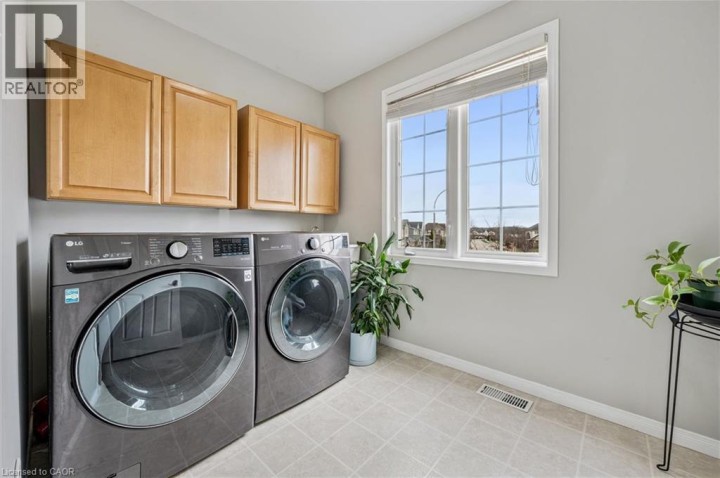 Photo 33 at 707 Commonwealth Crescent, Laurentian Hills / Country Hills W, Kitchener