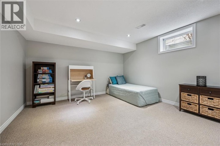 Photo 36 at 707 Commonwealth Crescent, Laurentian Hills / Country Hills W, Kitchener