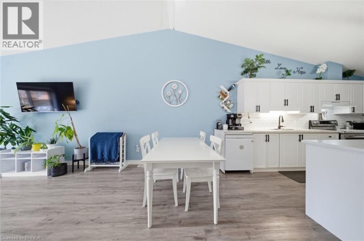 Photo 10 at 10 - 385 N Park Road, Brier Park, Brantford