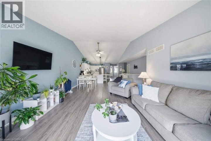 Photo 14 at 10 - 385 N Park Road, Brier Park, Brantford