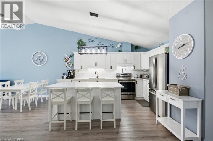 Photo 7 at 10 - 385 N Park Road, Brier Park, Brantford