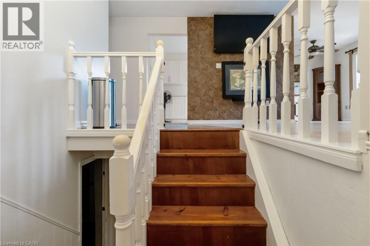 Photo 5 at 6 Equestrian Court, Lynden Hills, Brantford