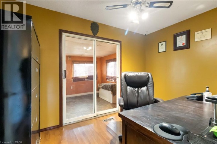 Photo 18 at 6 Equestrian Court, Lynden Hills, Brantford