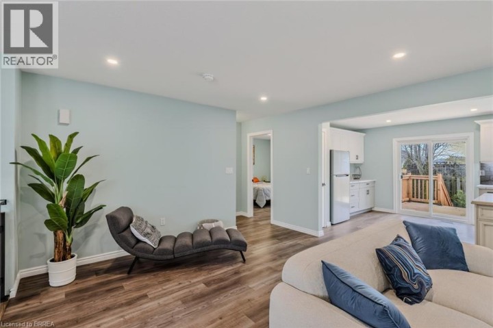 Photo 8 at 4 Dowden Avenue, Donegal / Mcguiness, Brantford