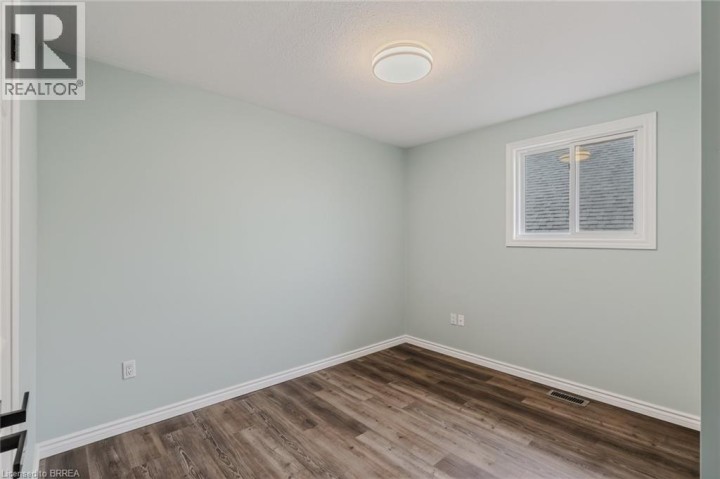 Photo 24 at 4 Dowden Avenue, Donegal / Mcguiness, Brantford