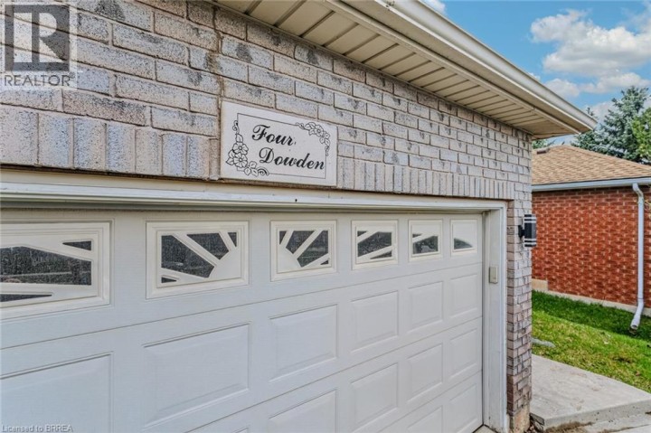 Photo 3 at 4 Dowden Avenue, Donegal / Mcguiness, Brantford