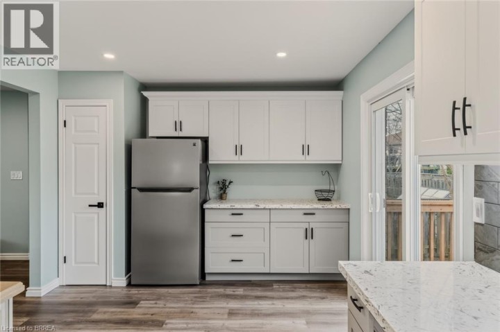 Photo 17 at 4 Dowden Avenue, Donegal / Mcguiness, Brantford
