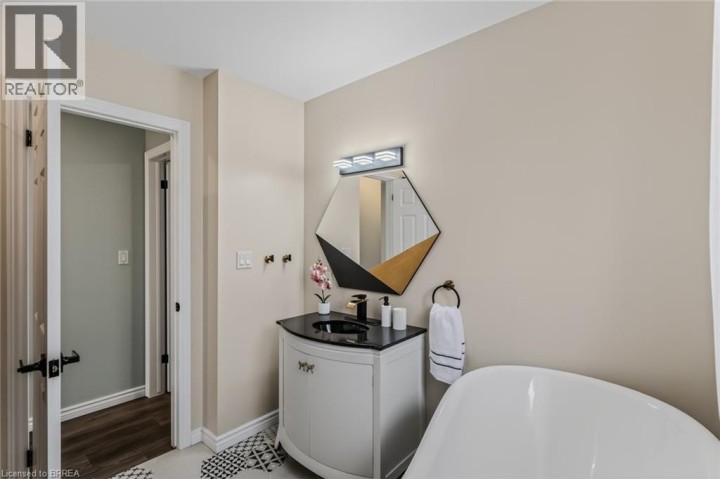 Photo 23 at 4 Dowden Avenue, Donegal / Mcguiness, Brantford