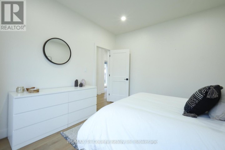Photo 15 at 46 Balaclava Street, St. Thomas