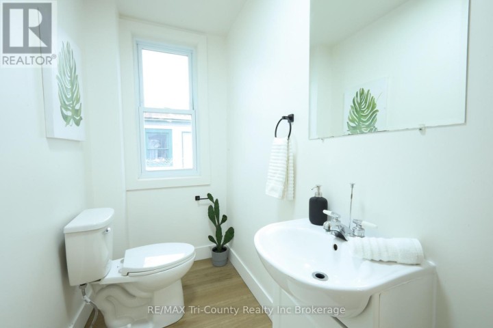 Photo 16 at 46 Balaclava Street, St. Thomas