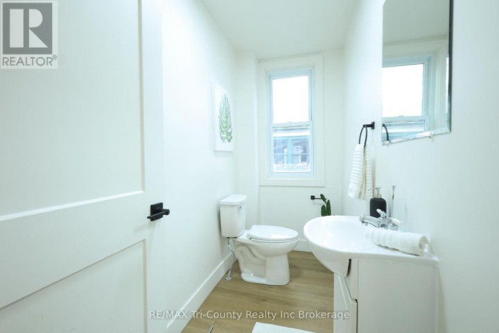 Photo 17 at 46 Balaclava Street, St. Thomas