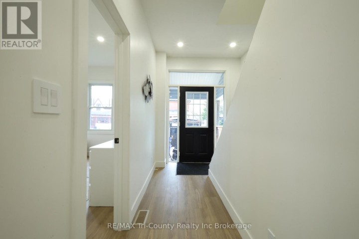 Photo 18 at 46 Balaclava Street, St. Thomas