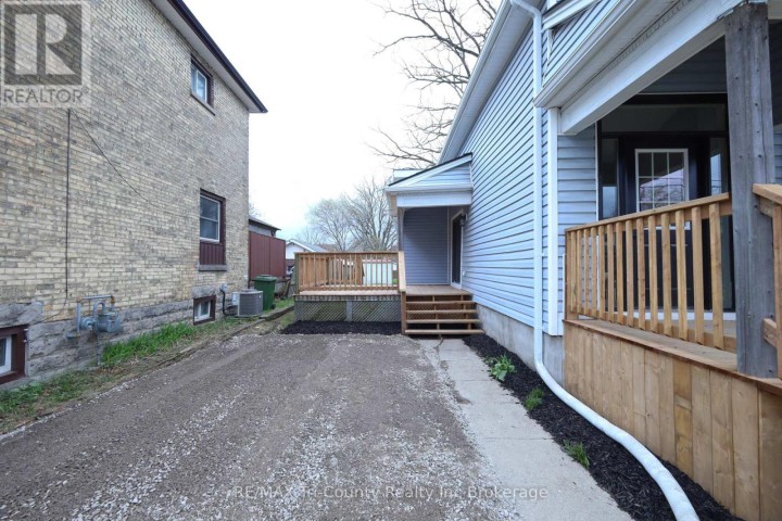 Photo 3 at 46 Balaclava Street, St. Thomas