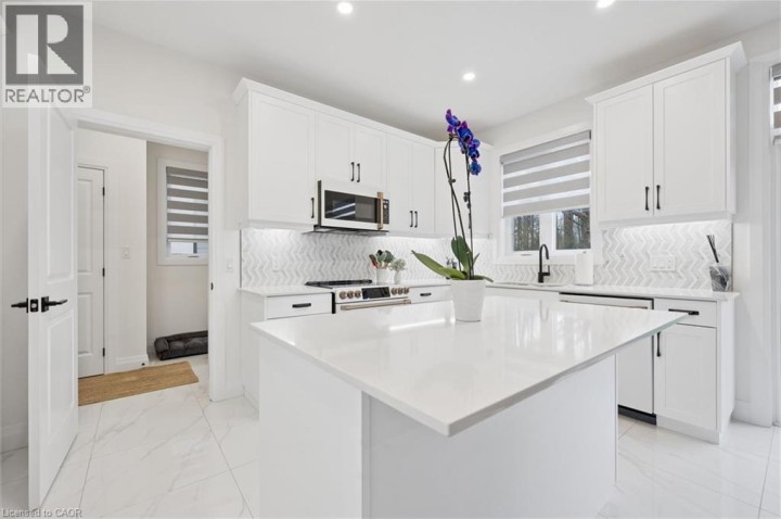 Photo 13 at 213 Fallowfield Drive, Alpine Village / Country Hills, Kitchener