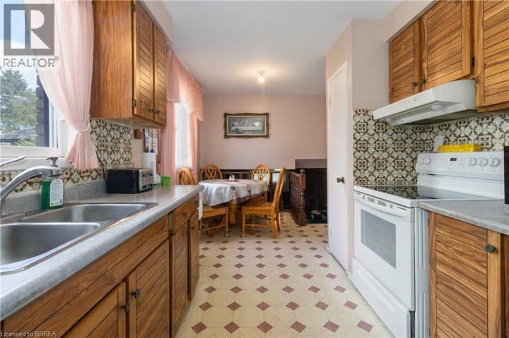 Photo 4 at 11 Sigurd Jensen Court, Cedarland, Brantford