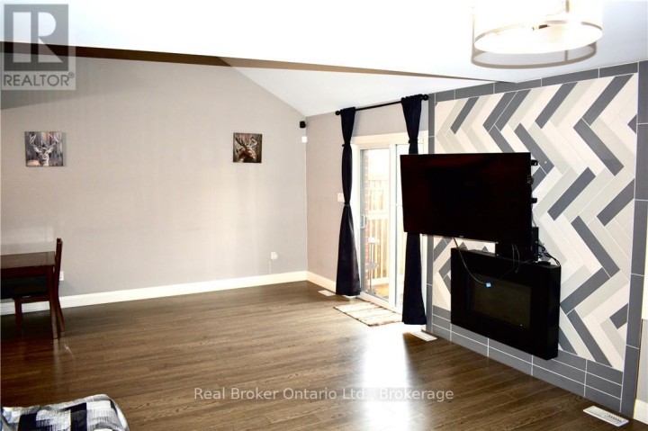 Photo 8 at 9 - 1 Chamberlain Avenue, Ingersoll - South, Ingersoll