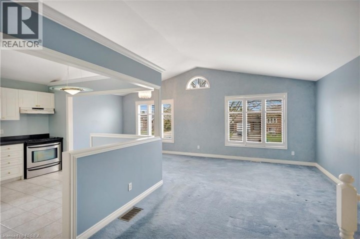 Photo 3 at 44 Trillium Way, Brier Park, Brantford