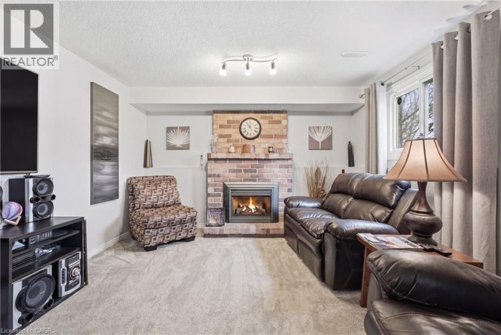 Photo 18 at 32 Hobart Crescent, Lynden Hills, Brantford