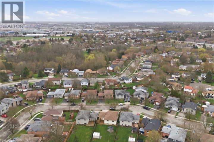 Photo 30 at 32 Hobart Crescent, Lynden Hills, Brantford