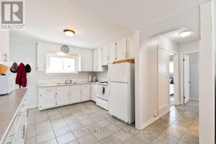Photo 13 at 102 Steele Street, St. Thomas