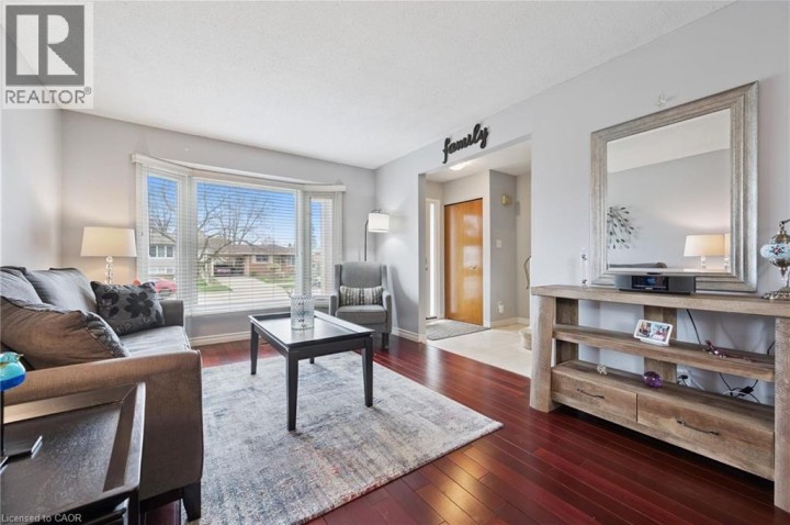 Photo 10 at 52 Tuerr Drive, Laurentian Hills / Country Hills W, Kitchener