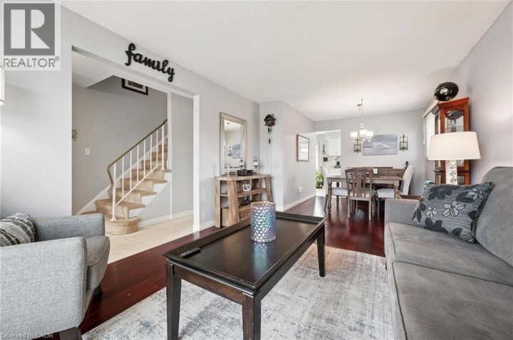 Photo 11 at 52 Tuerr Drive, Laurentian Hills / Country Hills W, Kitchener
