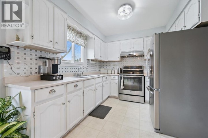 Photo 17 at 52 Tuerr Drive, Laurentian Hills / Country Hills W, Kitchener