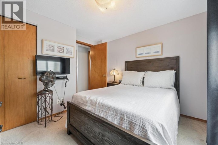 Photo 27 at 52 Tuerr Drive, Laurentian Hills / Country Hills W, Kitchener