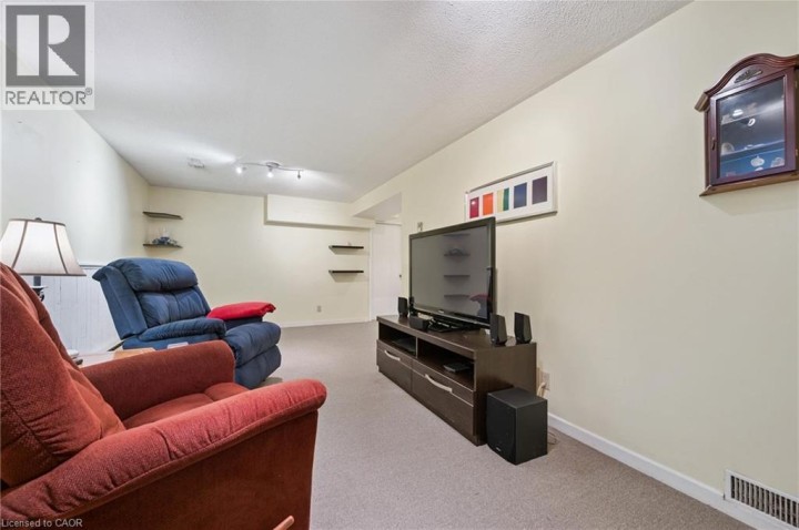 Photo 33 at 52 Tuerr Drive, Laurentian Hills / Country Hills W, Kitchener