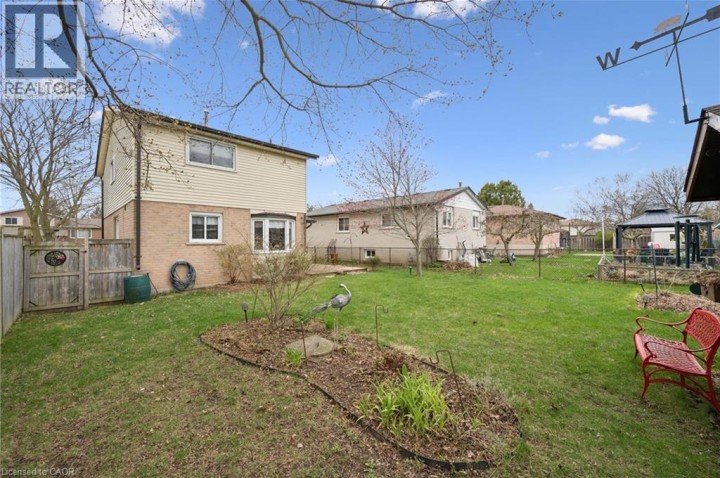 Photo 38 at 52 Tuerr Drive, Laurentian Hills / Country Hills W, Kitchener