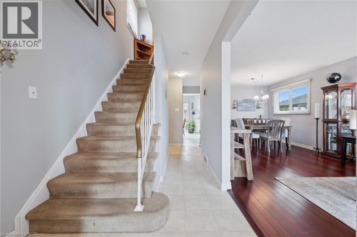 Photo 8 at 52 Tuerr Drive, Laurentian Hills / Country Hills W, Kitchener