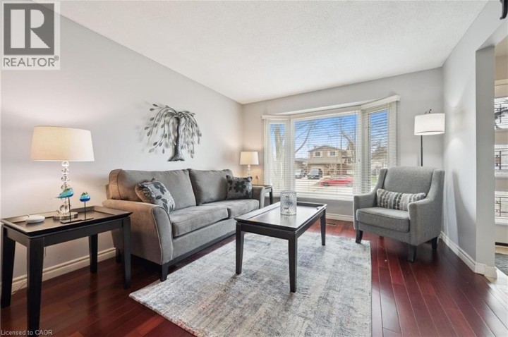 Photo 9 at 52 Tuerr Drive, Laurentian Hills / Country Hills W, Kitchener