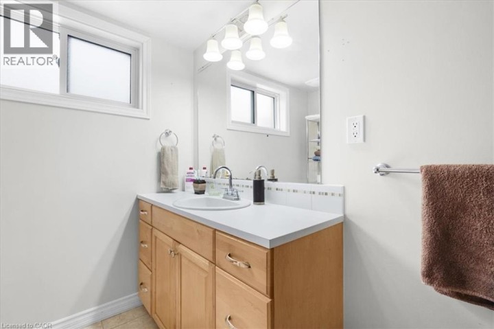 Photo 37 at 26 Wiltshire Drive, Mayfair, Brantford