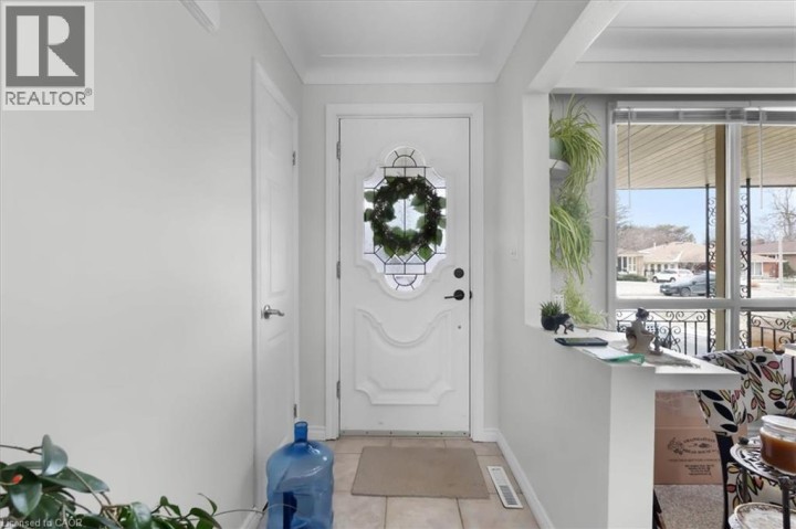 Photo 4 at 26 Wiltshire Drive, Mayfair, Brantford