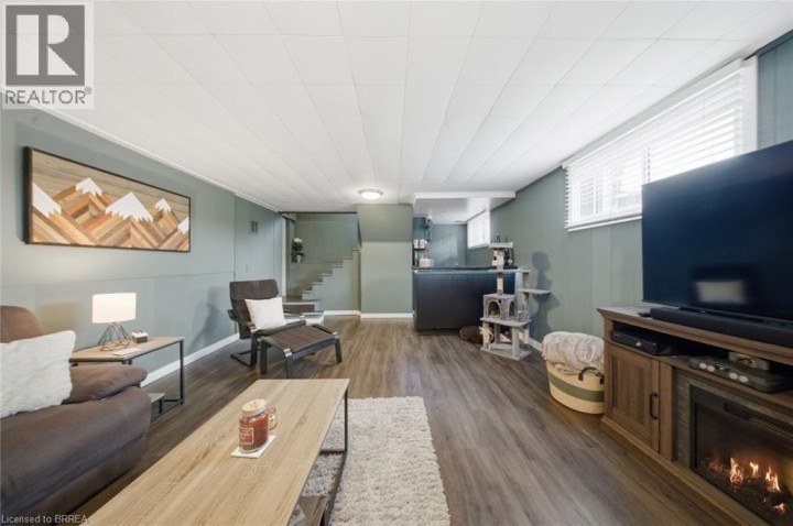 Photo 24 at 8 Carlyle Street, Old West Brant, Brantford